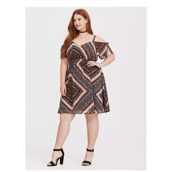 Torrid Bandana Floral Print Cold Shoulder Black Boho Ruffl Chiffon Dress Plus 4X - Picture 1 of 8